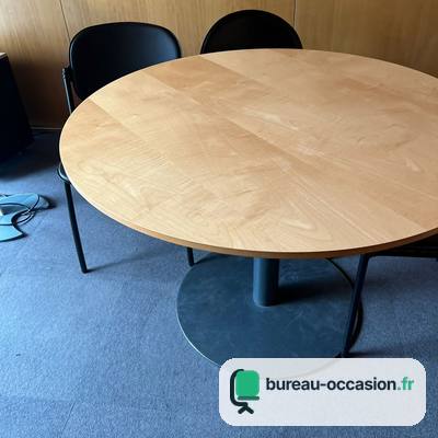 Table ronde d'occasion 4 places : plateau bois, colonne centrale noire