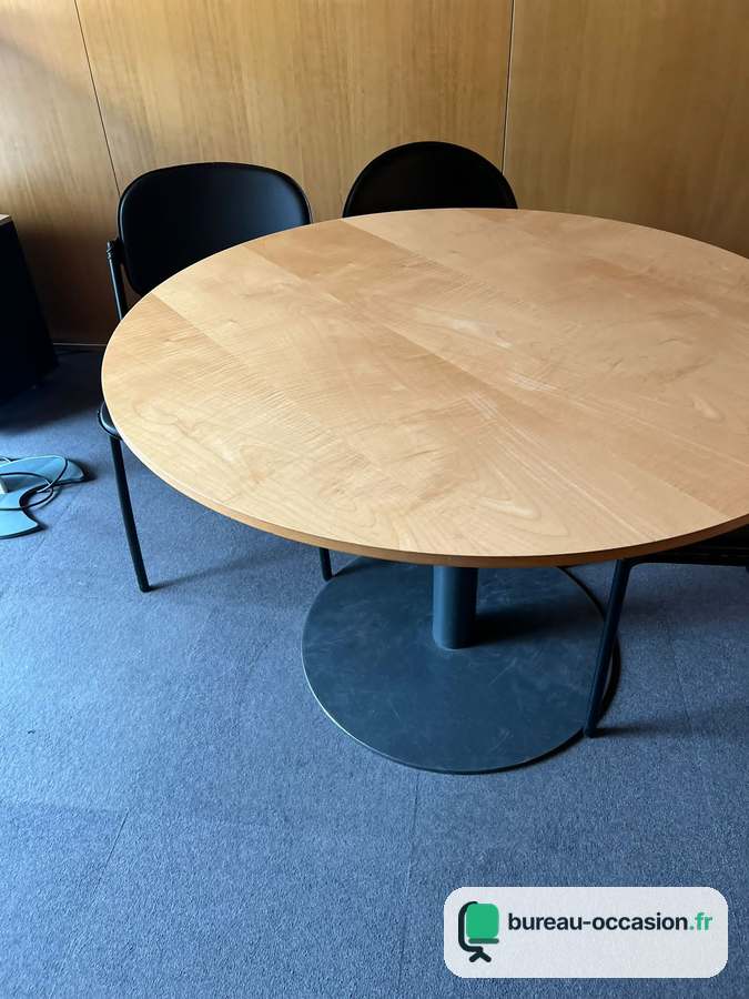 Table ronde d'occasion 4 places : plateau bois, colonne centrale noire