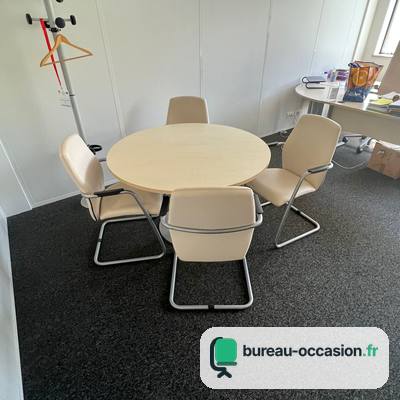 Table ronde d'occasion au plateau clair : pied central, 4 places