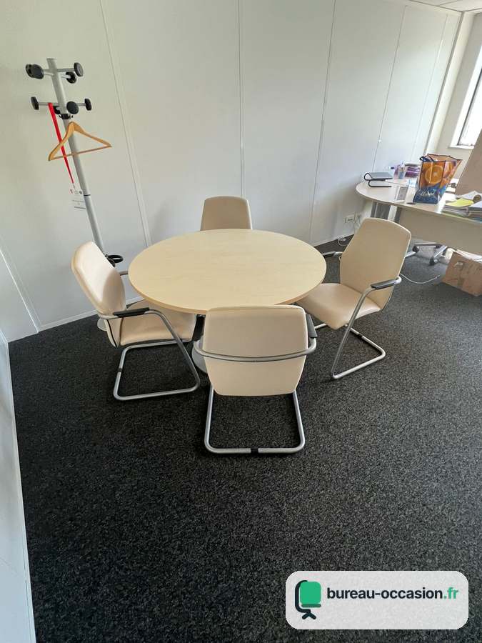 Table ronde d'occasion au plateau clair : pied central, 4 places