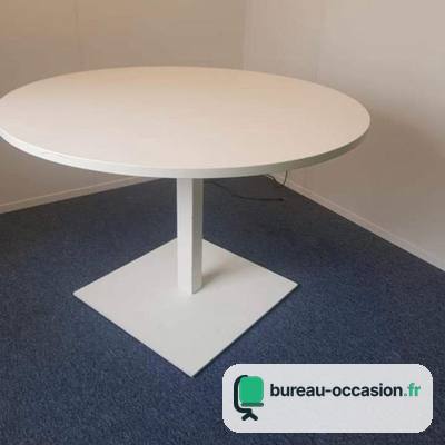 Table ronde d'occasion blanche : pied central et embase carrée