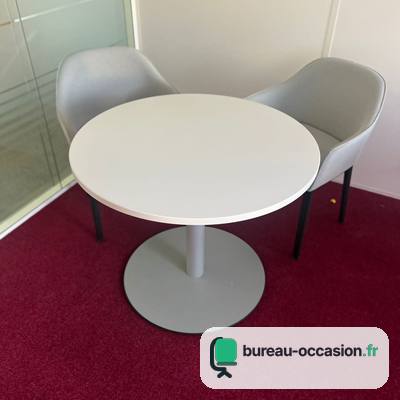 Table ronde d'occasion blanche : pied central gris clair, 3-4 places