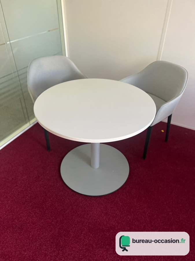 Table ronde d'occasion blanche : pied central gris clair, 3-4 places