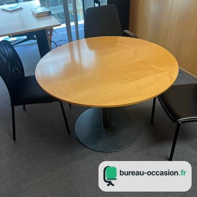 Table ronde d'occasion bois clair : pied central et base métal