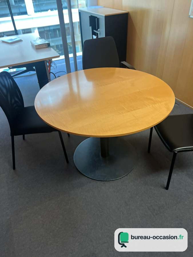 Table ronde d'occasion bois clair : pied central et base métal