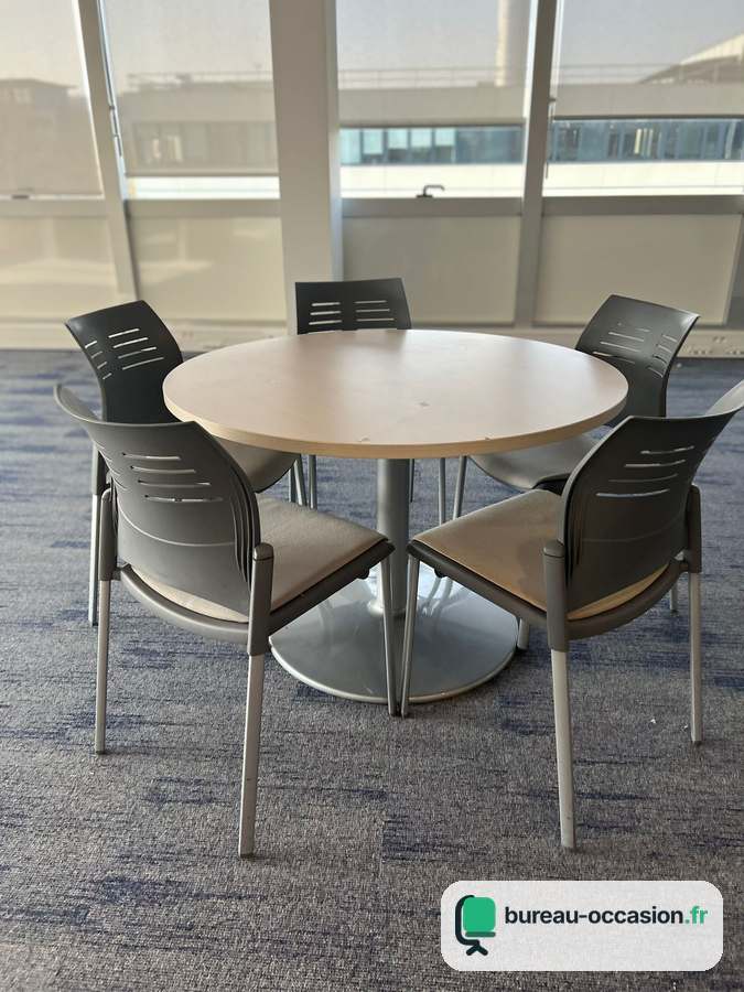 Table ronde d'occasion en érable : pied central métal, 4 personnes