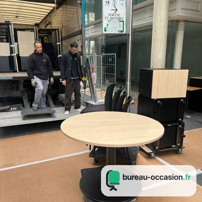 Table ronde d'occasion érable sur pied noir : 4 places