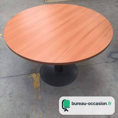 Table ronde d'occasion merisier pour 4, pied central noir