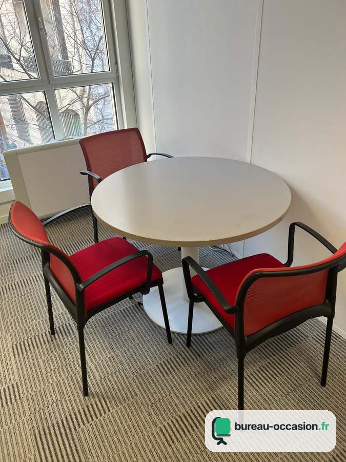 Table ronde d'occasion pied tulipe blanc : plateau clair, 4 places