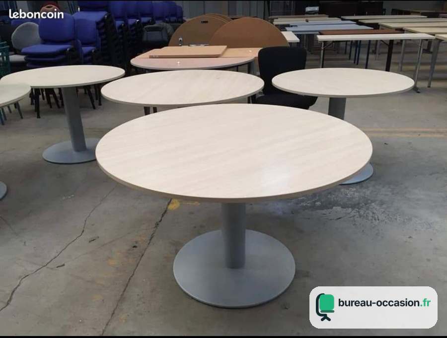 Table ronde d'occasion pour 4 : plateau érable, pied central gris