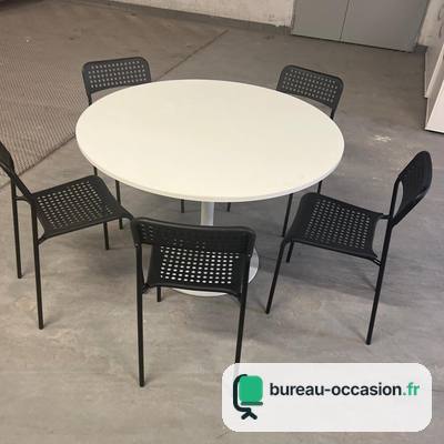 Table ronde d'occasion pour 4 : tout blanc, pied tulipe