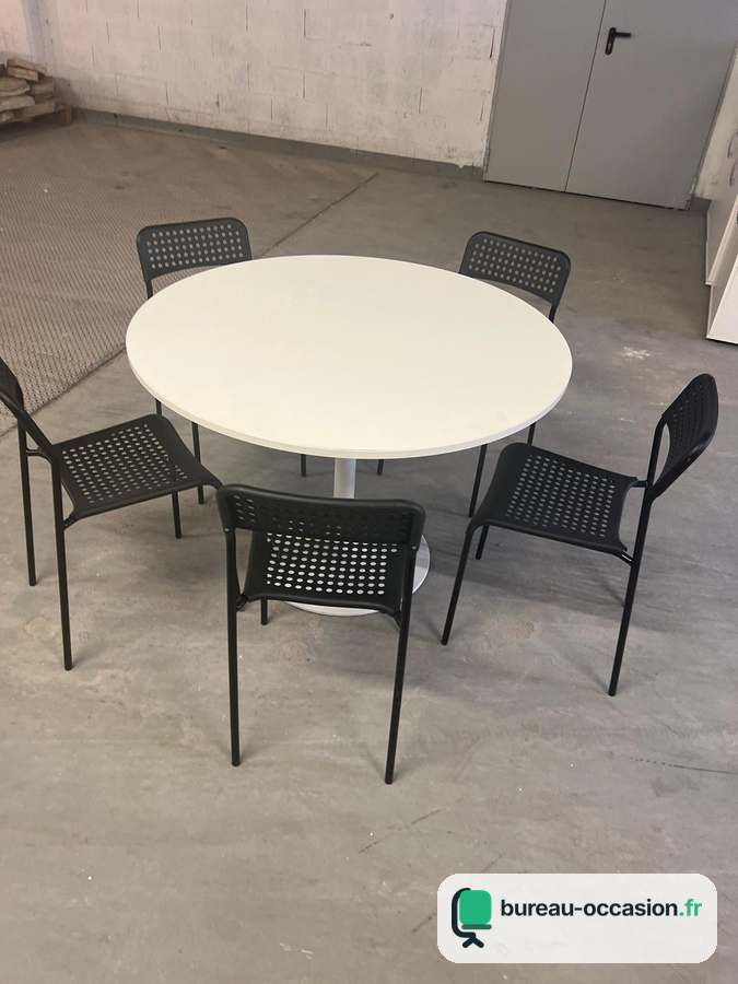 Table ronde d'occasion pour 4 : tout blanc, pied tulipe