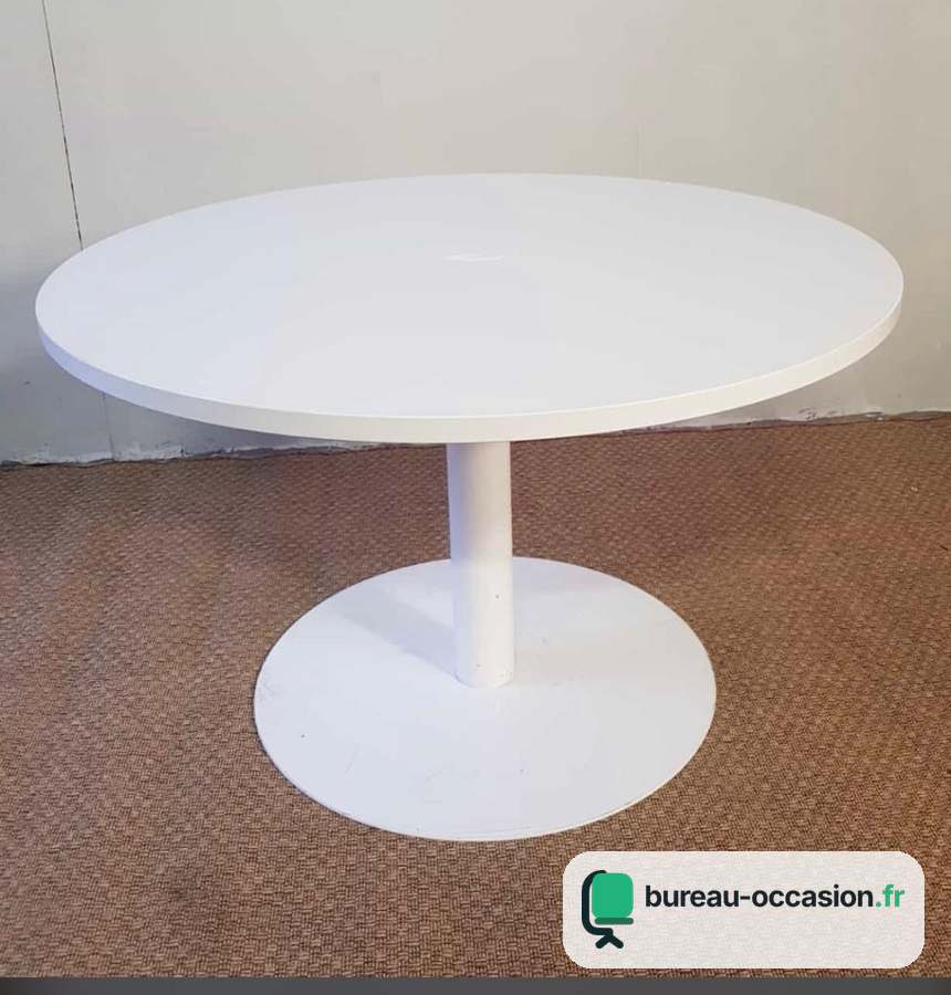Table ronde d'occasion tout blanc : pied tulipe assorti, 4 places