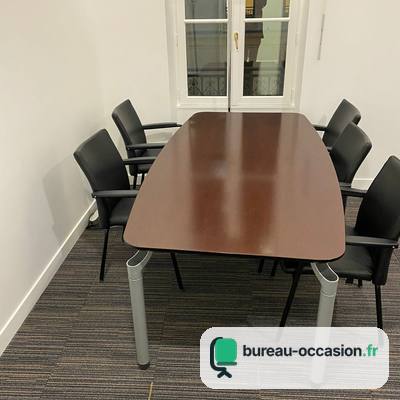 Table tonneau d'occasion acajou brillant : 6 places, pieds gris