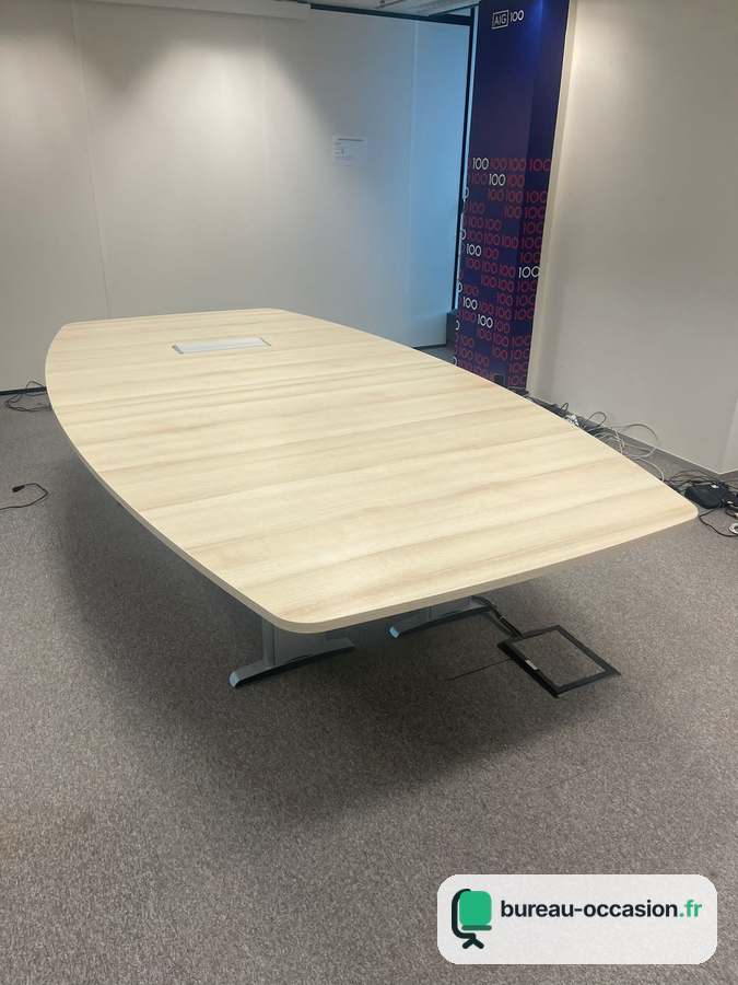 Table tonneau d'occasion chêne clair : 10 places, piètement en T