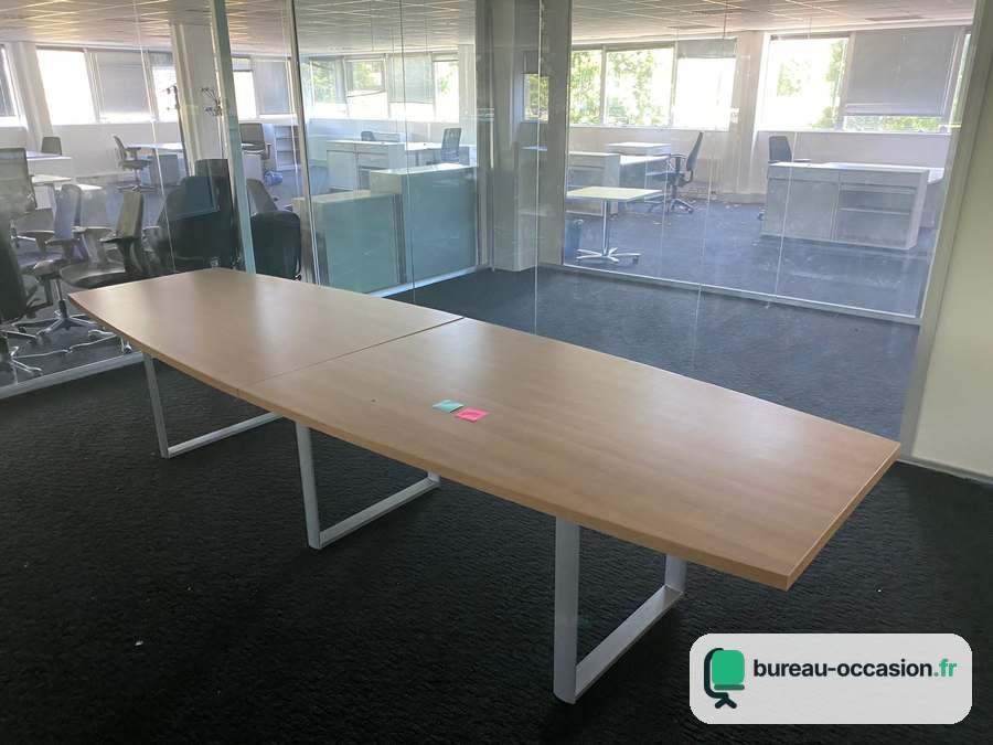 Table tonneau d'occasion chêne sur pieds cadre blancs : 10 places