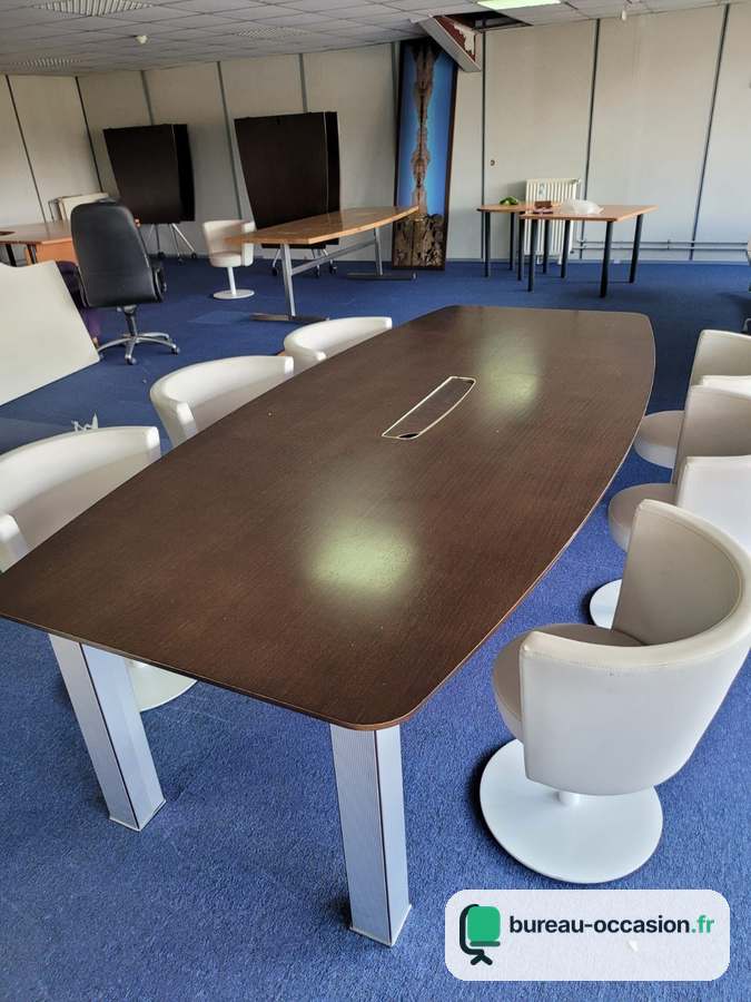 Table tonneau d'occasion wengé pour 8 : pieds alu et trappe centrale