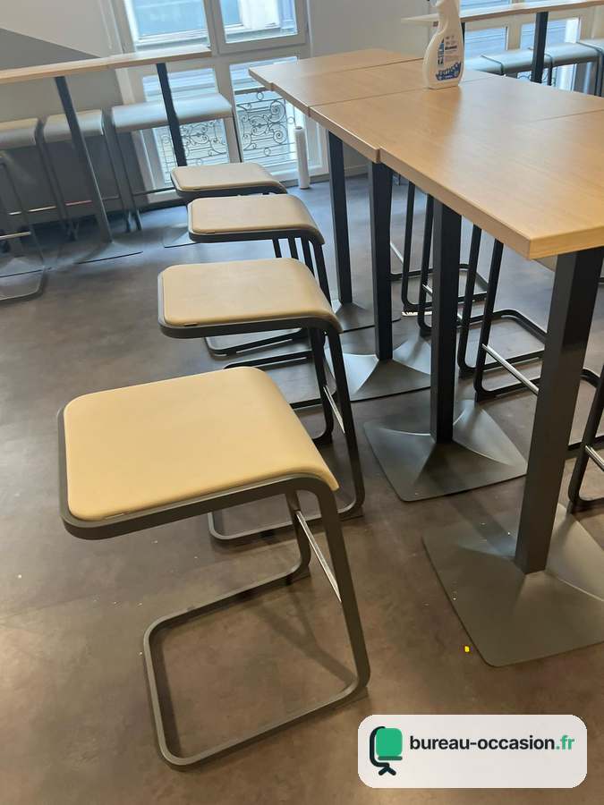 Tabouret de bar d'occasion : simili beige et luge métal noir