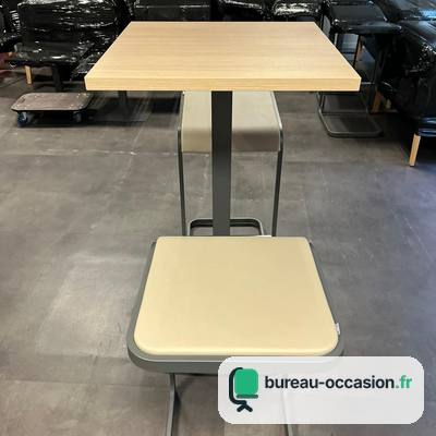 Tabouret haut d'occasion piètement luge : assise beige rembourrée